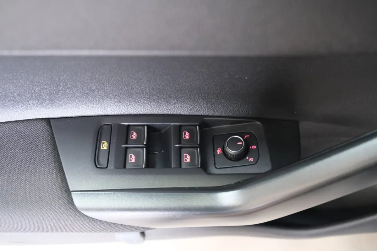 1.0 TSI Highline Automaat - N.A.P. Airco, Cruise, Navi, Camera, Carplay, Virtueel display.