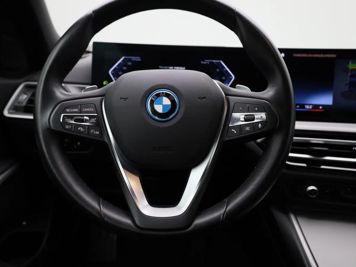 320e | APPLE CARPLAY | ANDROID AUTO | LEDER | NAVIGATIE | LED VERLICHTING | LICHTMETALEN VELGEN | PARKEERSENSOREN | DAB RADIO | BLUETOOTH |