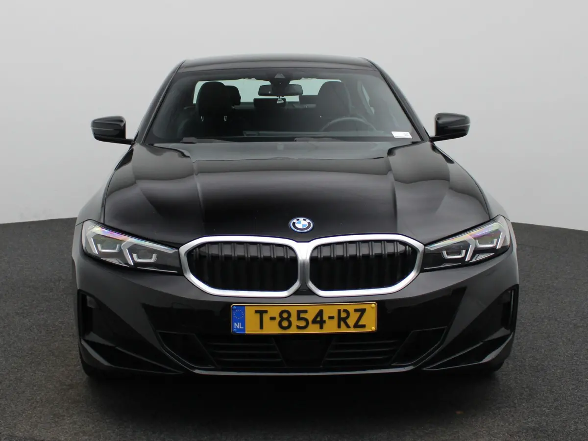 320e | APPLE CARPLAY | ANDROID AUTO | LEDER | NAVIGATIE | LED VERLICHTING | LICHTMETALEN VELGEN | PARKEERSENSOREN | DAB RADIO | BLUETOOTH |