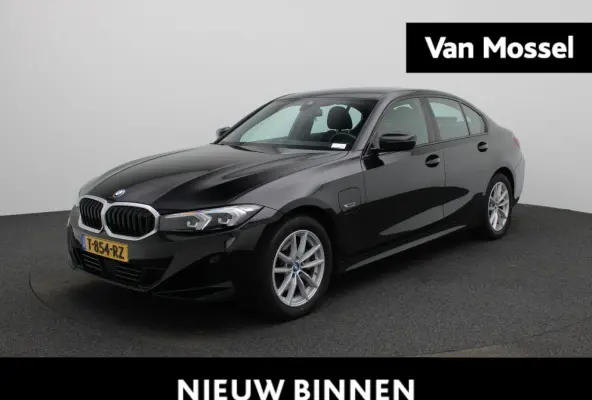 320e | APPLE CARPLAY | ANDROID AUTO | LEDER | NAVIGATIE | LED VERLICHTING | LICHTMETALEN VELGEN | PARKEERSENSOREN | DAB RADIO | BLUETOOTH |