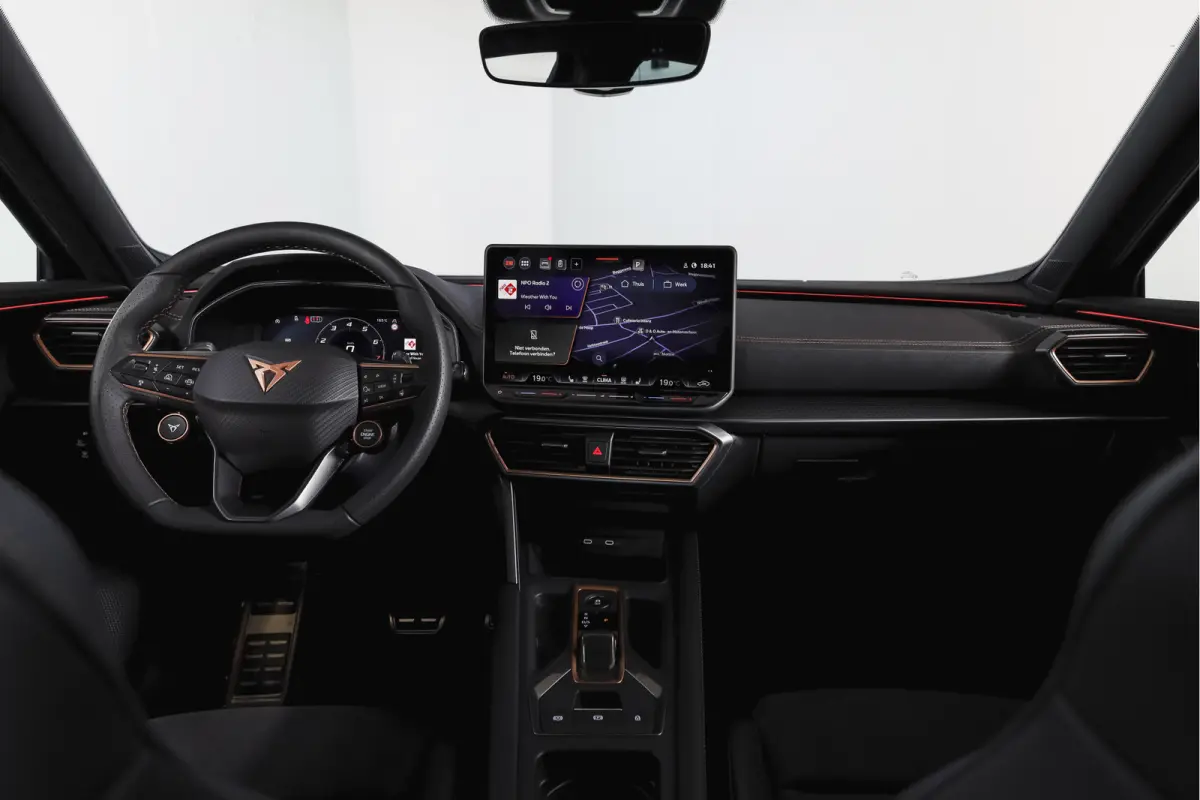 1.5 TSI e-Hybrid 272 PK VZ Performance | S/K-Panodak | Dig. Cockpit | Adapt. Cruise | Stoel-+Stuurverw. | PDC | 360 Camera | NAV + App. Connect | ECC | Elek. Klep | LM 19" | 7171