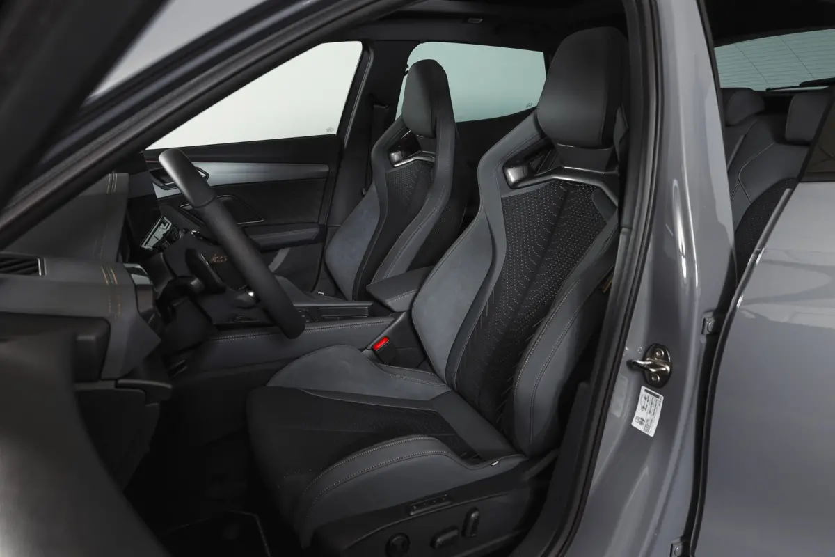1.5 TSI e-Hybrid 272 PK VZ Extreme | S/k-Panodak | Dig. Cockpit | Adapt. Cruise | Stoel-+ Stuurverw. PDC | 360 Camera | NAV + App. Connect | ECC | Elek. Klep | LM 19" | 0683
