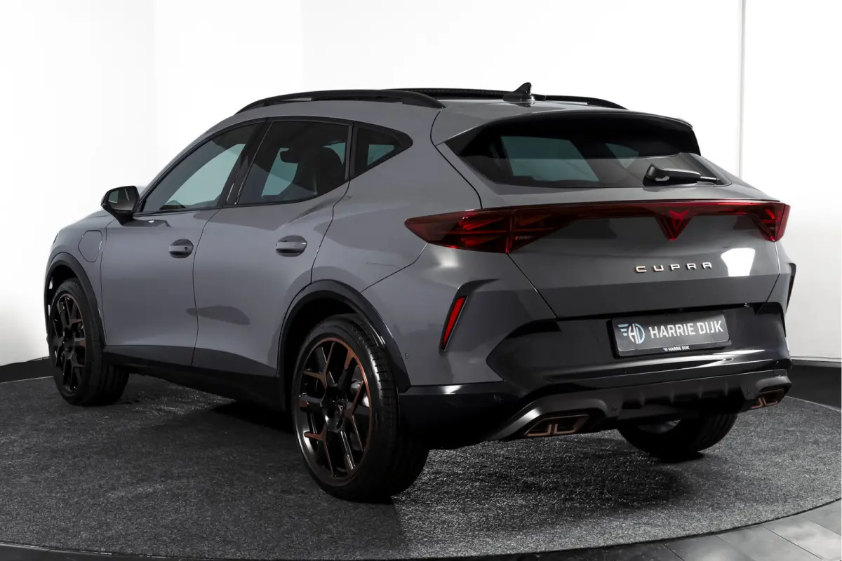 1.5 TSI e-Hybrid 272 PK VZ Extreme | S/k-Panodak | Dig. Cockpit | Adapt. Cruise | Stoel-+ Stuurverw. PDC | 360 Camera | NAV + App. Connect | ECC | Elek. Klep | LM 19" | 0683