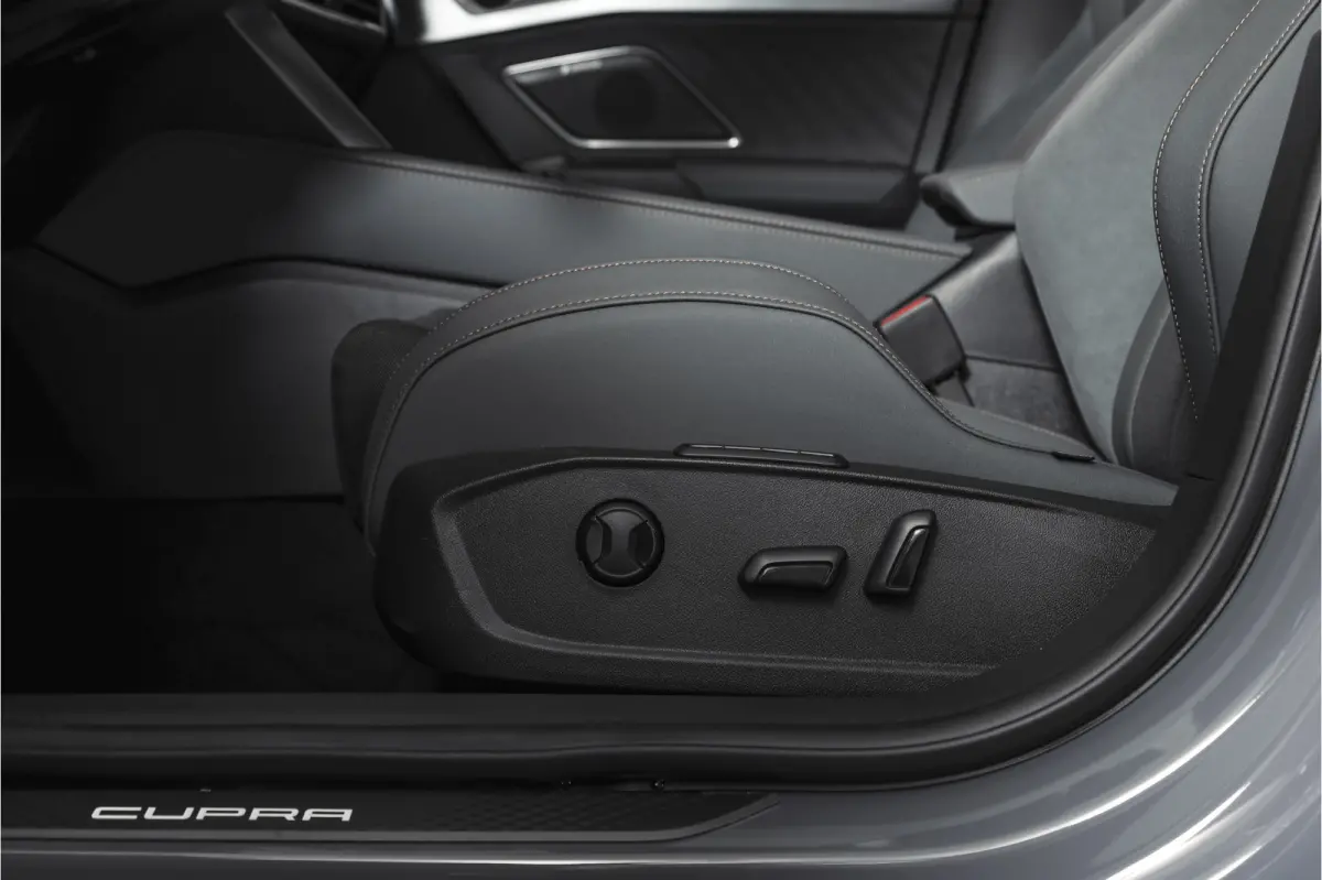 1.5 TSI e-Hybrid 272 PK VZ Extreme | S/k-Panodak | Dig. Cockpit | Adapt. Cruise | Stoel-+ Stuurverw. PDC | 360 Camera | NAV + App. Connect | ECC | Elek. Klep | LM 19" | 0683