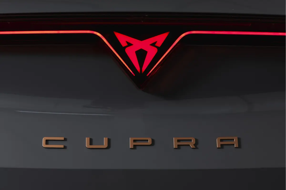 1.5 TSI e-Hybrid 272 PK VZ Extreme | S/k-Panodak | Dig. Cockpit | Adapt. Cruise | Stoel-+ Stuurverw. PDC | 360 Camera | NAV + App. Connect | ECC | Elek. Klep | LM 19" | 0683