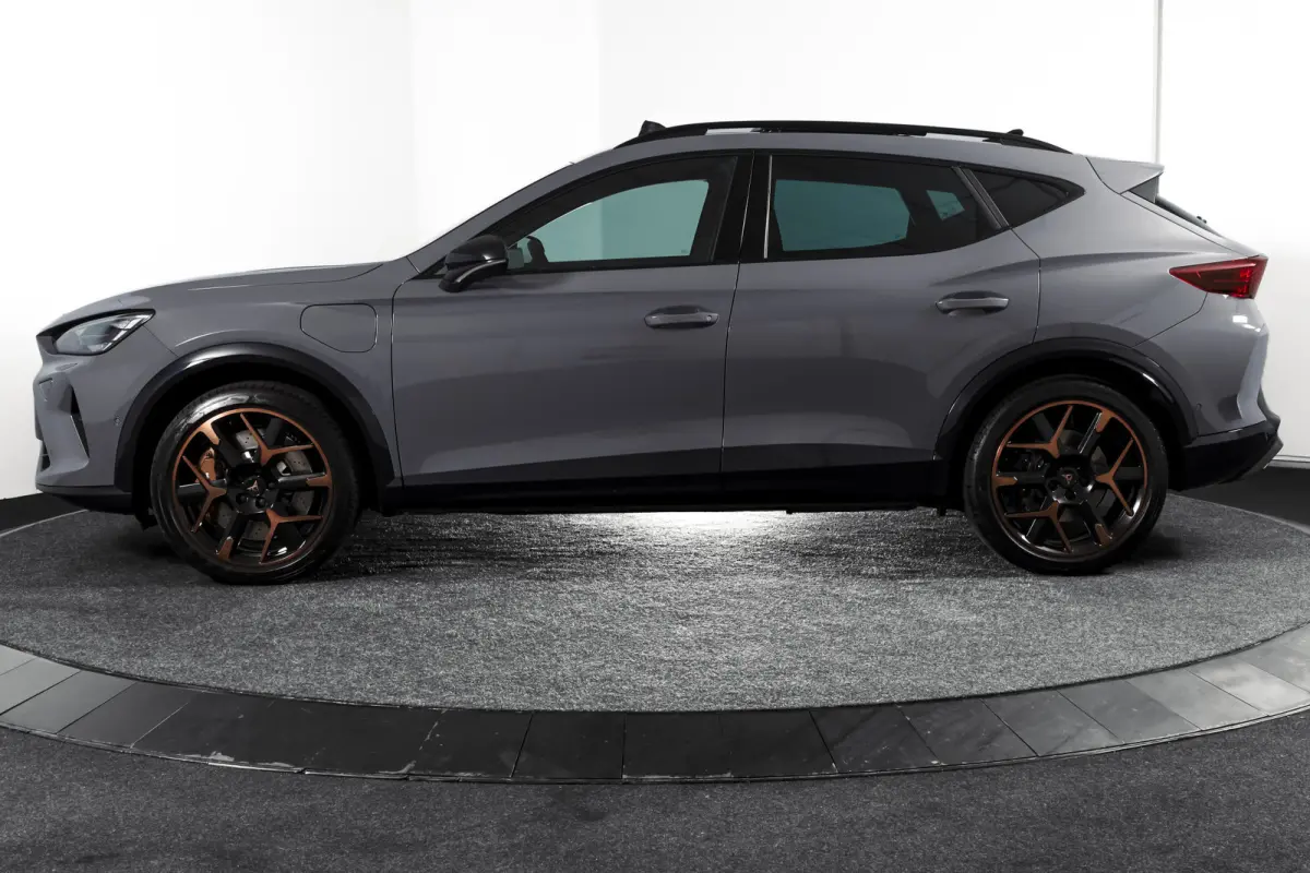 1.5 TSI e-Hybrid 272 PK VZ Extreme | S/k-Panodak | Dig. Cockpit | Adapt. Cruise | Stoel-+ Stuurverw. PDC | 360 Camera | NAV + App. Connect | ECC | Elek. Klep | LM 19" | 0683