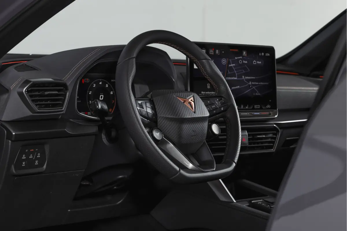 1.5 TSI e-Hybrid 272 PK VZ Extreme | S/k-Panodak | Dig. Cockpit | Adapt. Cruise | Stoel-+ Stuurverw. PDC | 360 Camera | NAV + App. Connect | ECC | Elek. Klep | LM 19" | 0683