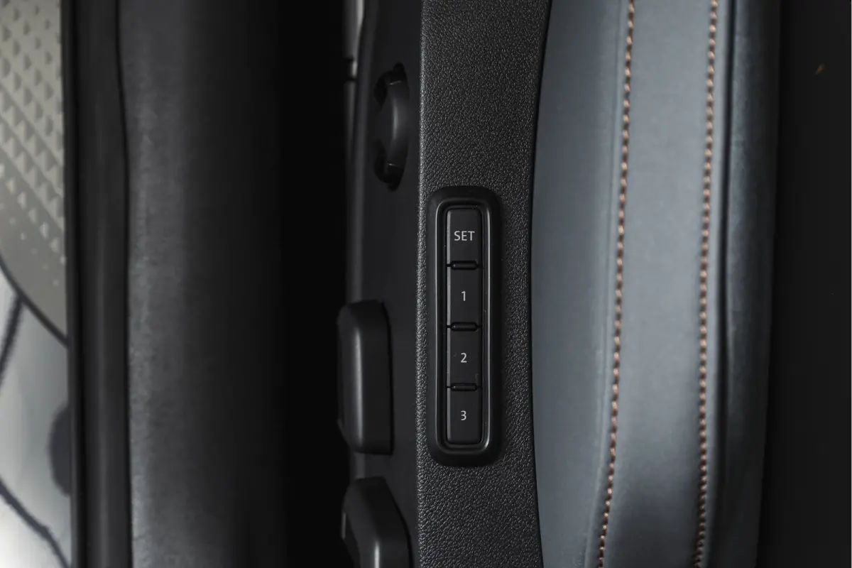 1.5 TSI e-Hybrid 272 PK VZ Extreme | S/k-Panodak | Dig. Cockpit | Adapt. Cruise | Stoel-+ Stuurverw. PDC | 360 Camera | NAV + App. Connect | ECC | Elek. Klep | LM 19" | 0683