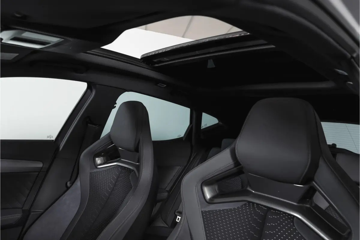 1.5 TSI e-Hybrid 272 PK VZ Extreme | S/k-Panodak | Dig. Cockpit | Adapt. Cruise | Stoel-+ Stuurverw. PDC | 360 Camera | NAV + App. Connect | ECC | Elek. Klep | LM 19" | 0683