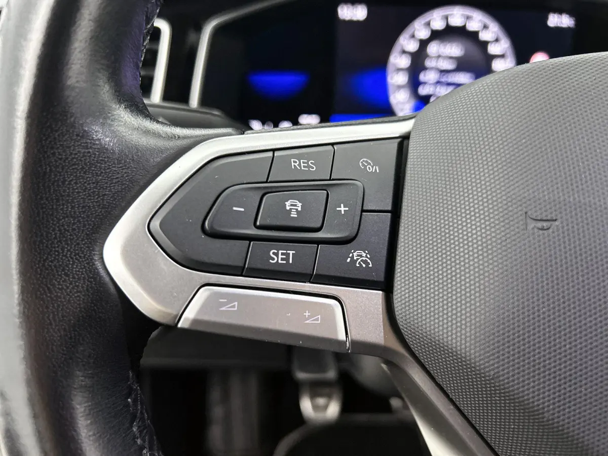 1.0 TSI R-Line | Achteruitrijcamera | Adaptieve Cruisecontrol | Apple Carplay/Android Auto | Navigatie