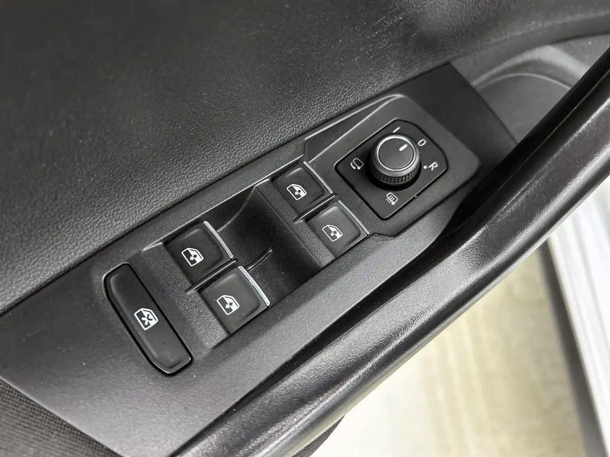 1.0 TSI R-Line | Achteruitrijcamera | Adaptieve Cruisecontrol | Apple Carplay/Android Auto | Navigatie
