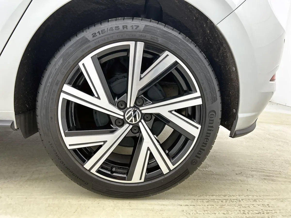 1.0 TSI R-Line | Achteruitrijcamera | Adaptieve Cruisecontrol | Apple Carplay/Android Auto | Navigatie