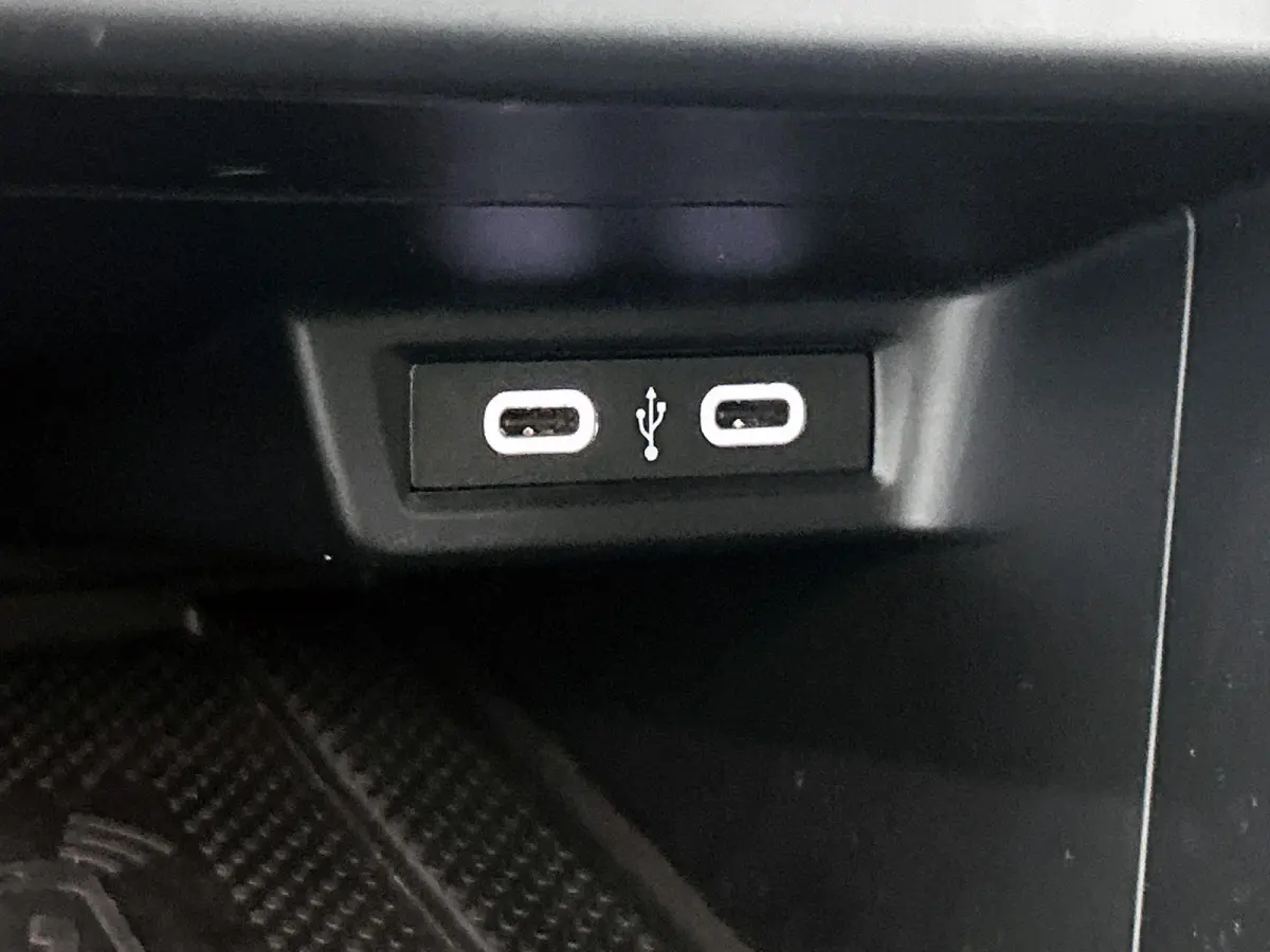1.0 TSI R-Line | Achteruitrijcamera | Adaptieve Cruisecontrol | Apple Carplay/Android Auto | Navigatie