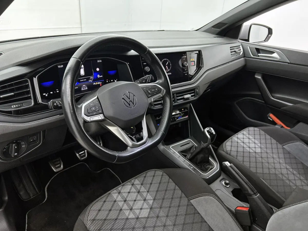 1.0 TSI R-Line | Achteruitrijcamera | Adaptieve Cruisecontrol | Apple Carplay/Android Auto | Navigatie