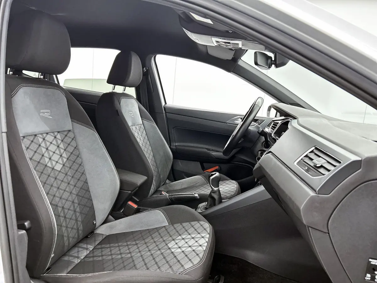 1.0 TSI R-Line | Achteruitrijcamera | Adaptieve Cruisecontrol | Apple Carplay/Android Auto | Navigatie