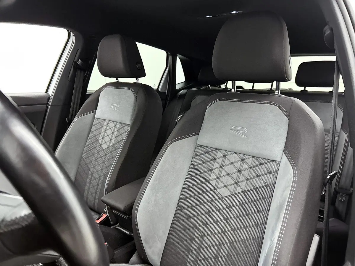 1.0 TSI R-Line | Achteruitrijcamera | Adaptieve Cruisecontrol | Apple Carplay/Android Auto | Navigatie
