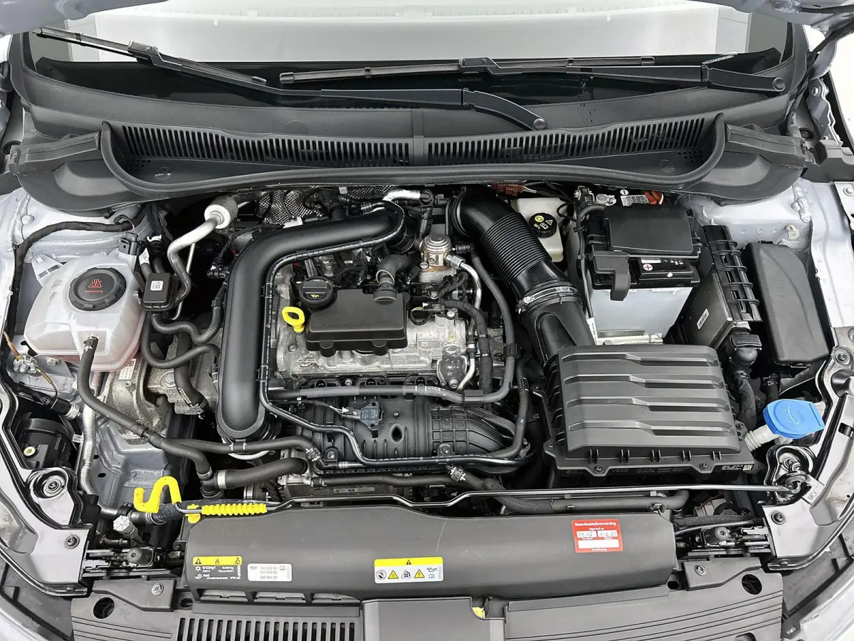 1.0 TSI R-Line | Achteruitrijcamera | Adaptieve Cruisecontrol | Apple Carplay/Android Auto | Navigatie