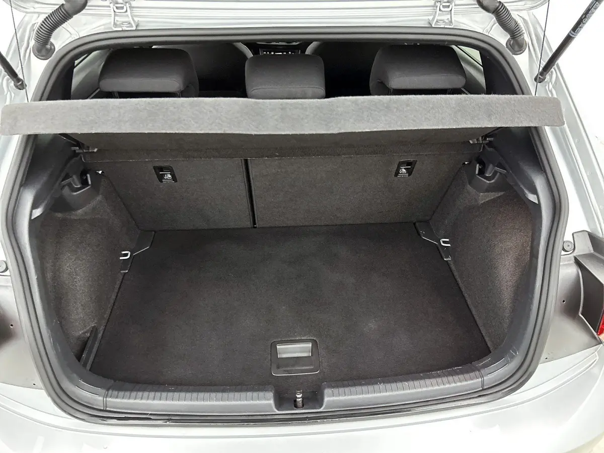 1.0 TSI R-Line | Achteruitrijcamera | Adaptieve Cruisecontrol | Apple Carplay/Android Auto | Navigatie