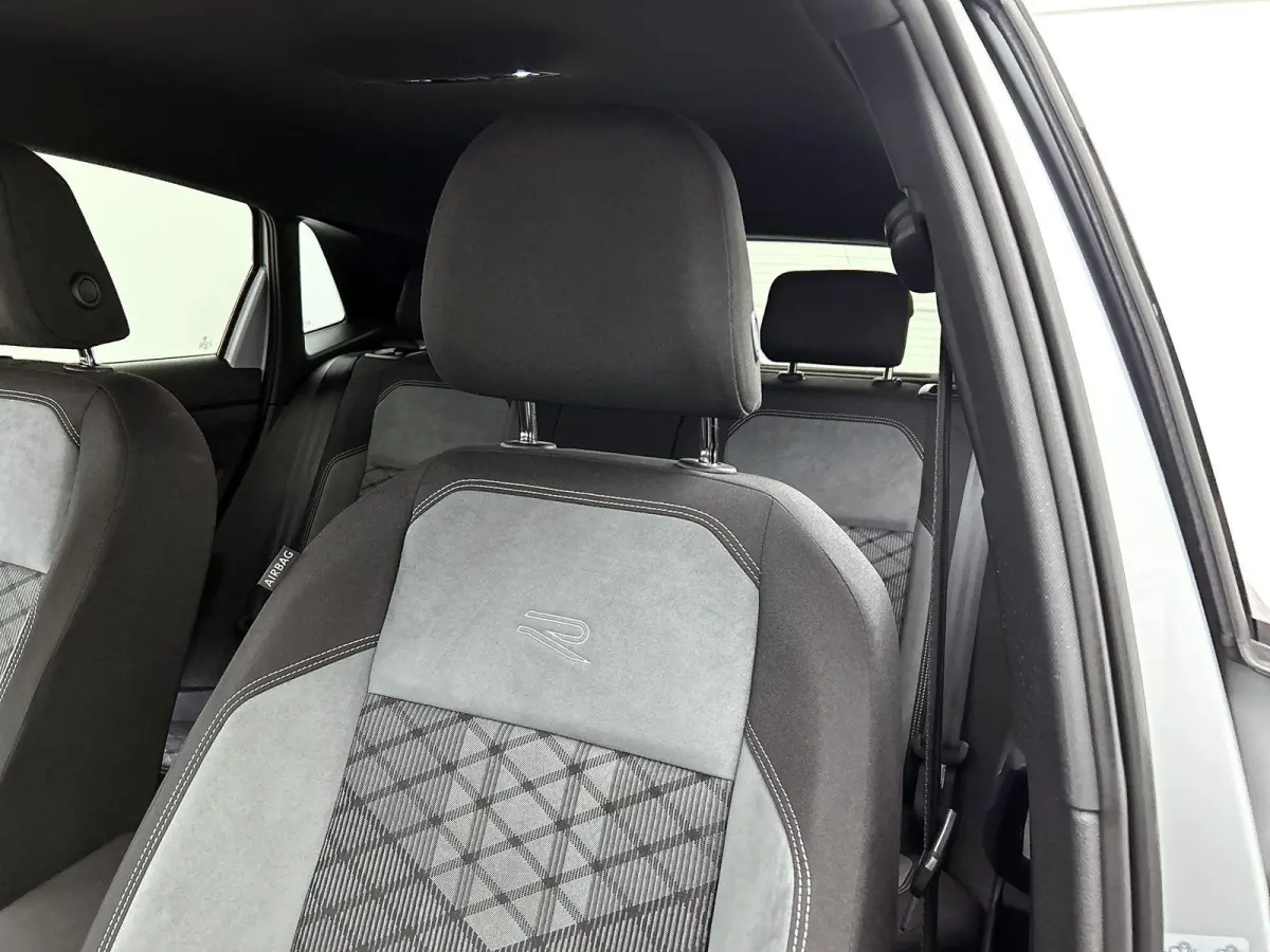 1.0 TSI R-Line | Achteruitrijcamera | Adaptieve Cruisecontrol | Apple Carplay/Android Auto | Navigatie