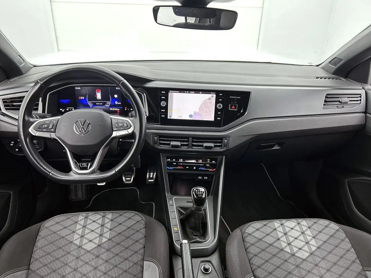 1.0 TSI R-Line | Achteruitrijcamera | Adaptieve Cruisecontrol | Apple Carplay/Android Auto | Navigatie
