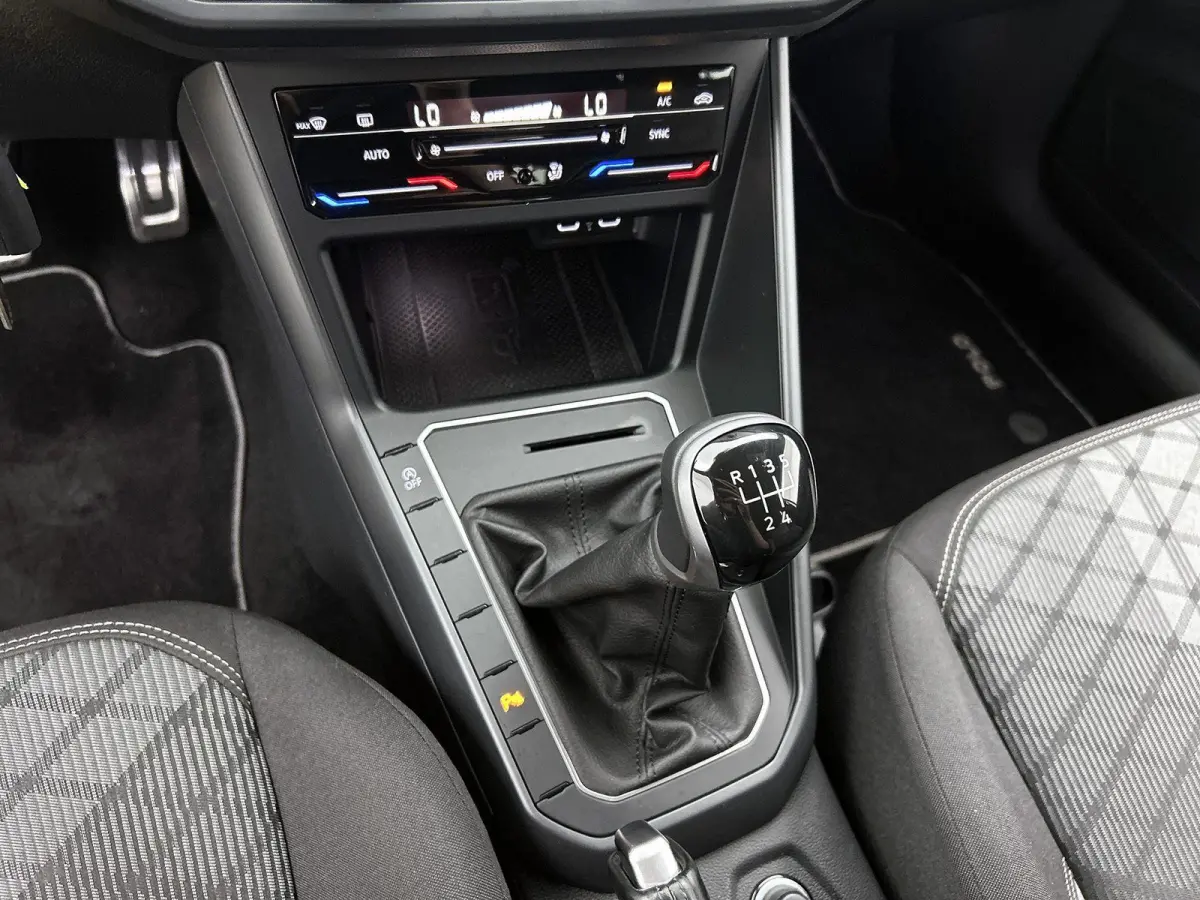 1.0 TSI R-Line | Achteruitrijcamera | Adaptieve Cruisecontrol | Apple Carplay/Android Auto | Navigatie