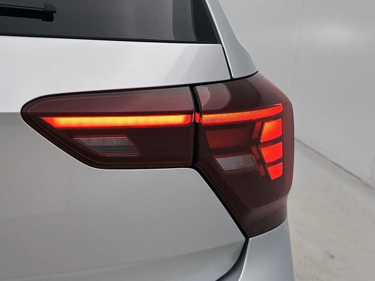 1.0 TSI R-Line | Achteruitrijcamera | Adaptieve Cruisecontrol | Apple Carplay/Android Auto | Navigatie