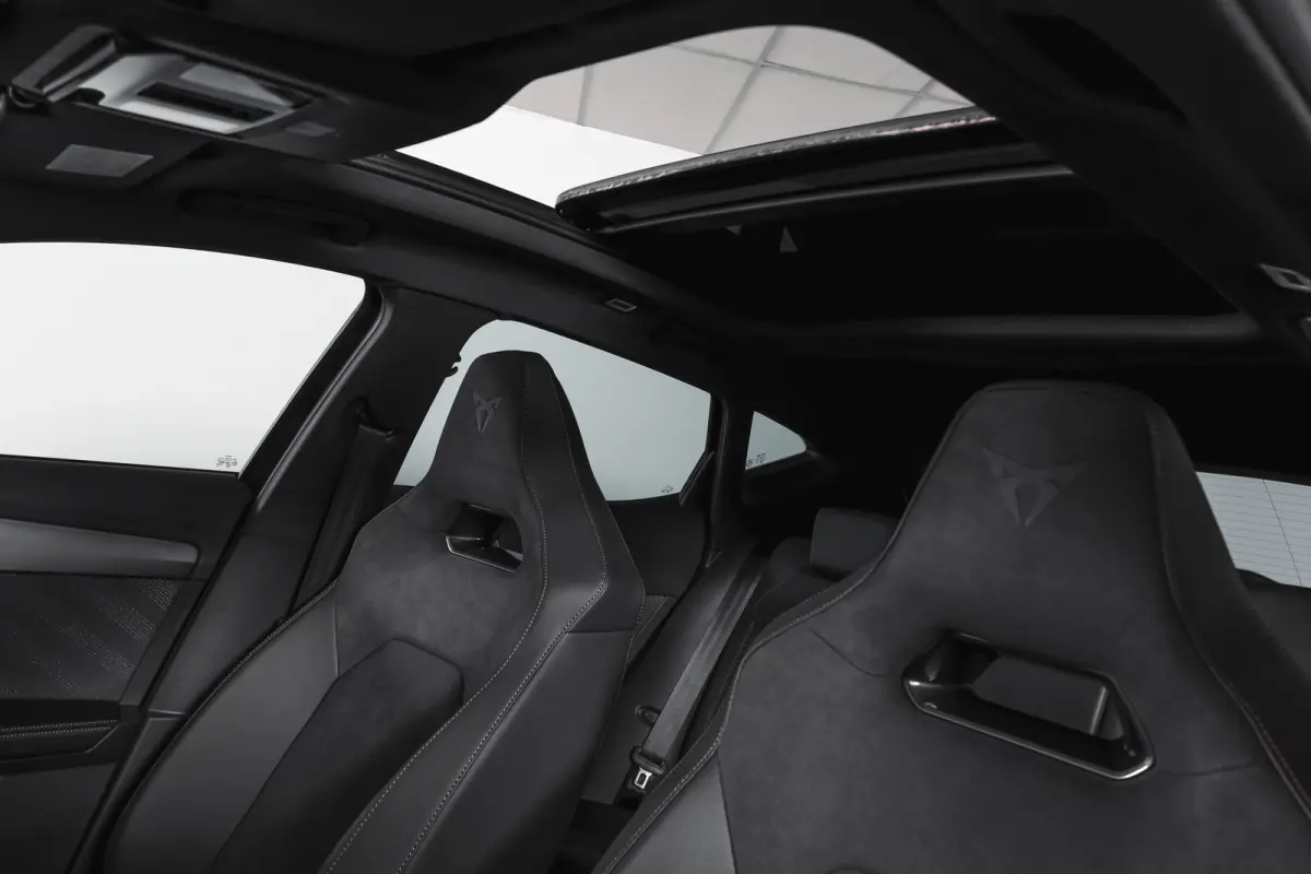 1.5 TSI e-Hybrid 272 PK VZ Performance | S/K-Panodak | Dig. Cockpit | Adapt. Cruise | Stoel-+Stuurverw. | PDC | 360 Camera | NAV + App. Connect | ECC | Elek. Klep | LM 19" | 6971