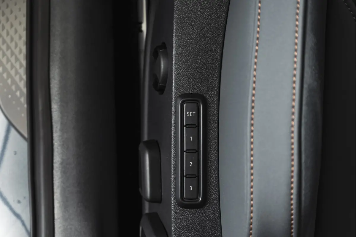 1.5 TSI e-Hybrid 272 PK VZ Extreme | S/k-Panodak | Dig. Cockpit | Adapt. Cruise | Stoel-+ Stuurverw. PDC | 360 Camera | NAV + App. Connect | ECC | Elek. Klep | LM 19" | 0661