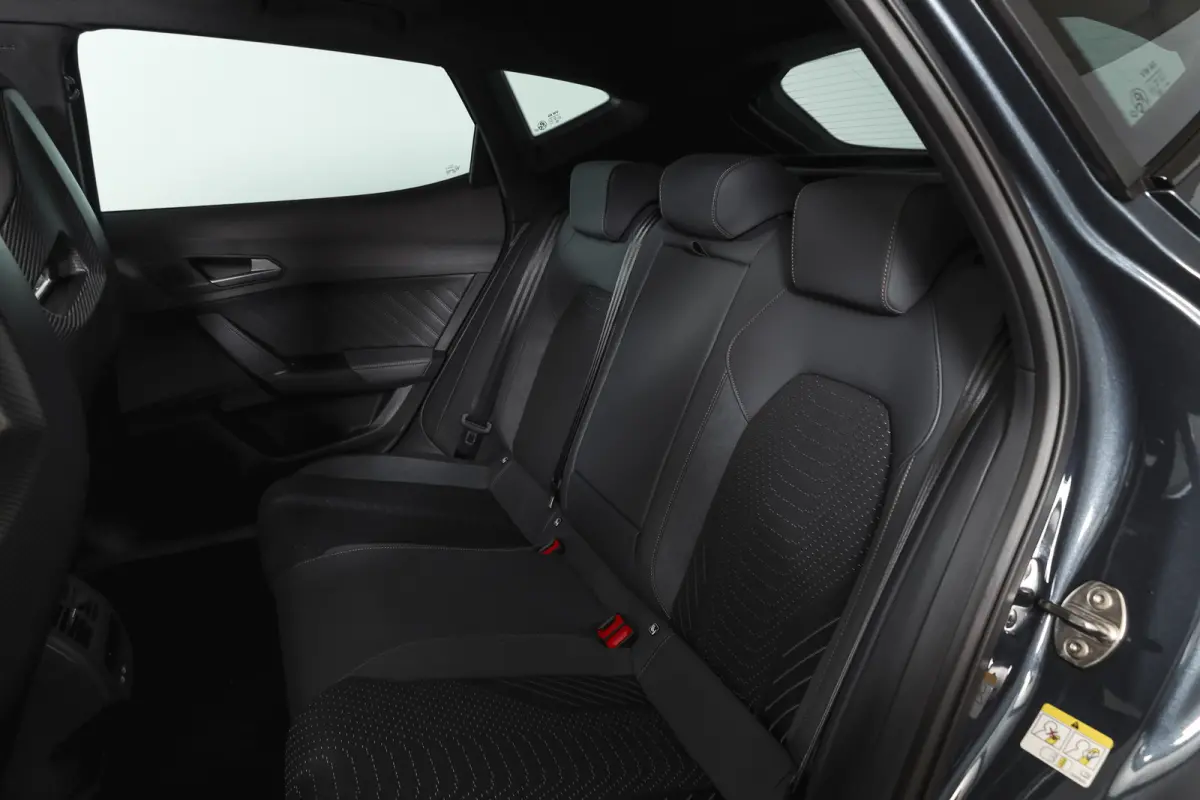 1.5 TSI e-Hybrid 272 PK VZ Extreme | S/k-Panodak | Dig. Cockpit | Adapt. Cruise | Stoel-+ Stuurverw. PDC | 360 Camera | NAV + App. Connect | ECC | Elek. Klep | LM 19" | 0661