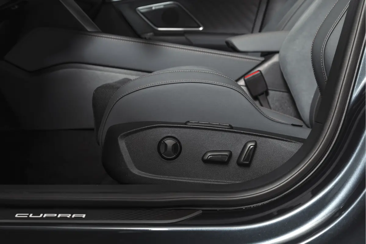 1.5 TSI e-Hybrid 272 PK VZ Extreme | S/k-Panodak | Dig. Cockpit | Adapt. Cruise | Stoel-+ Stuurverw. PDC | 360 Camera | NAV + App. Connect | ECC | Elek. Klep | LM 19" | 0661