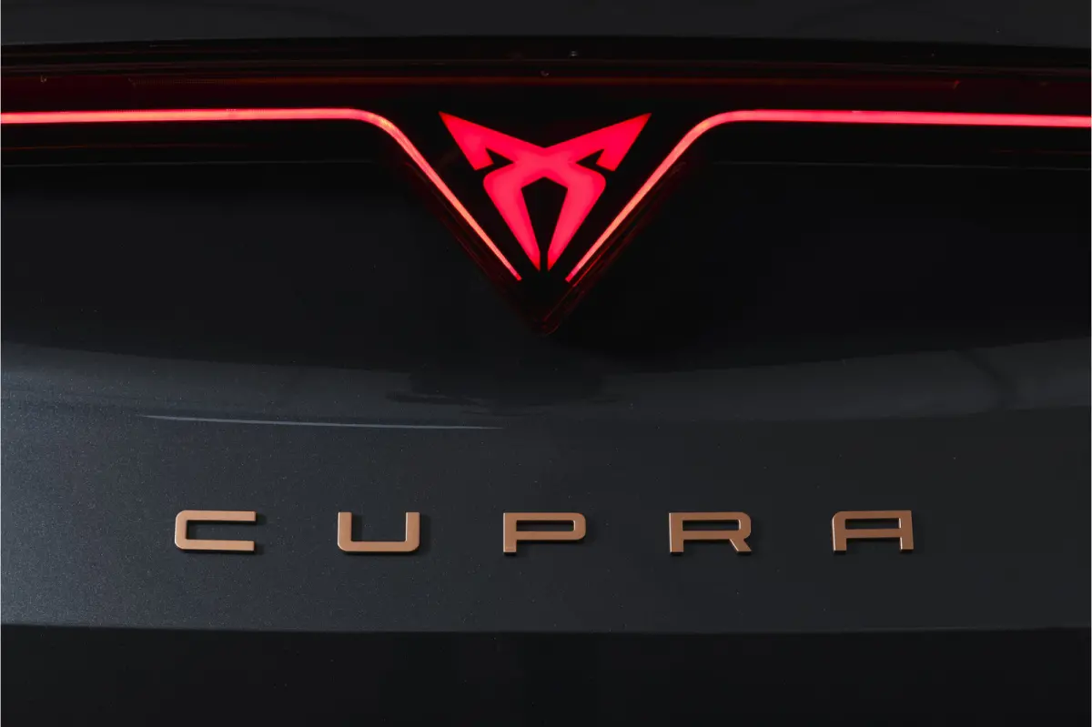 1.5 TSI e-Hybrid 272 PK VZ Extreme | S/k-Panodak | Dig. Cockpit | Adapt. Cruise | Stoel-+ Stuurverw. PDC | 360 Camera | NAV + App. Connect | ECC | Elek. Klep | LM 19" | 0661