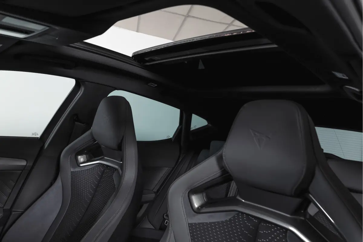 1.5 TSI e-Hybrid 272 PK VZ Extreme | S/k-Panodak | Dig. Cockpit | Adapt. Cruise | Stoel-+ Stuurverw. PDC | 360 Camera | NAV + App. Connect | ECC | Elek. Klep | LM 19" | 0661