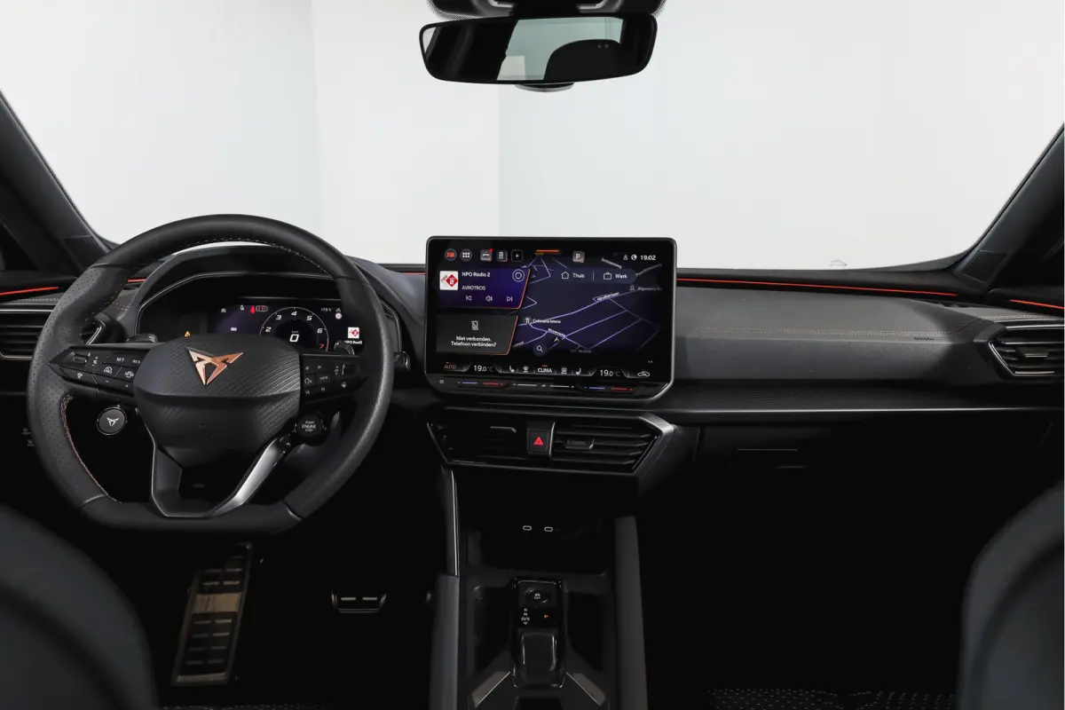 1.5 TSI e-Hybrid 272 PK VZ Extreme | S/k-Panodak | Dig. Cockpit | Adapt. Cruise | Stoel-+ Stuurverw. PDC | 360 Camera | NAV + App. Connect | ECC | Elek. Klep | LM 19" | 0661
