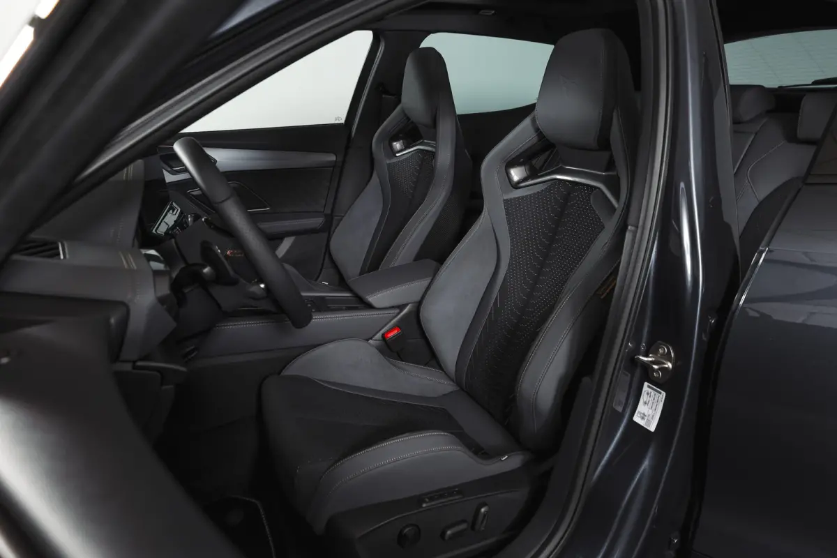 1.5 TSI e-Hybrid 272 PK VZ Extreme | S/k-Panodak | Dig. Cockpit | Adapt. Cruise | Stoel-+ Stuurverw. PDC | 360 Camera | NAV + App. Connect | ECC | Elek. Klep | LM 19" | 0661
