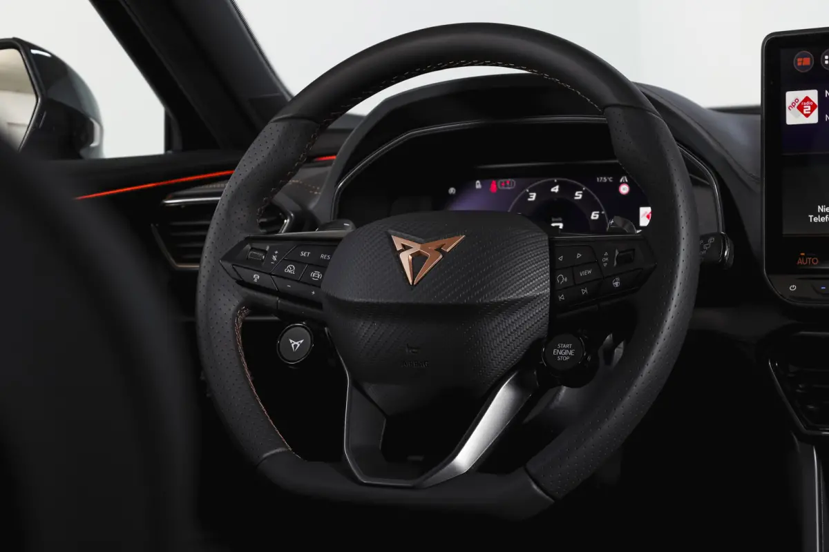 1.5 TSI e-Hybrid 272 PK VZ Extreme | S/k-Panodak | Dig. Cockpit | Adapt. Cruise | Stoel-+ Stuurverw. PDC | 360 Camera | NAV + App. Connect | ECC | Elek. Klep | LM 19" | 7989