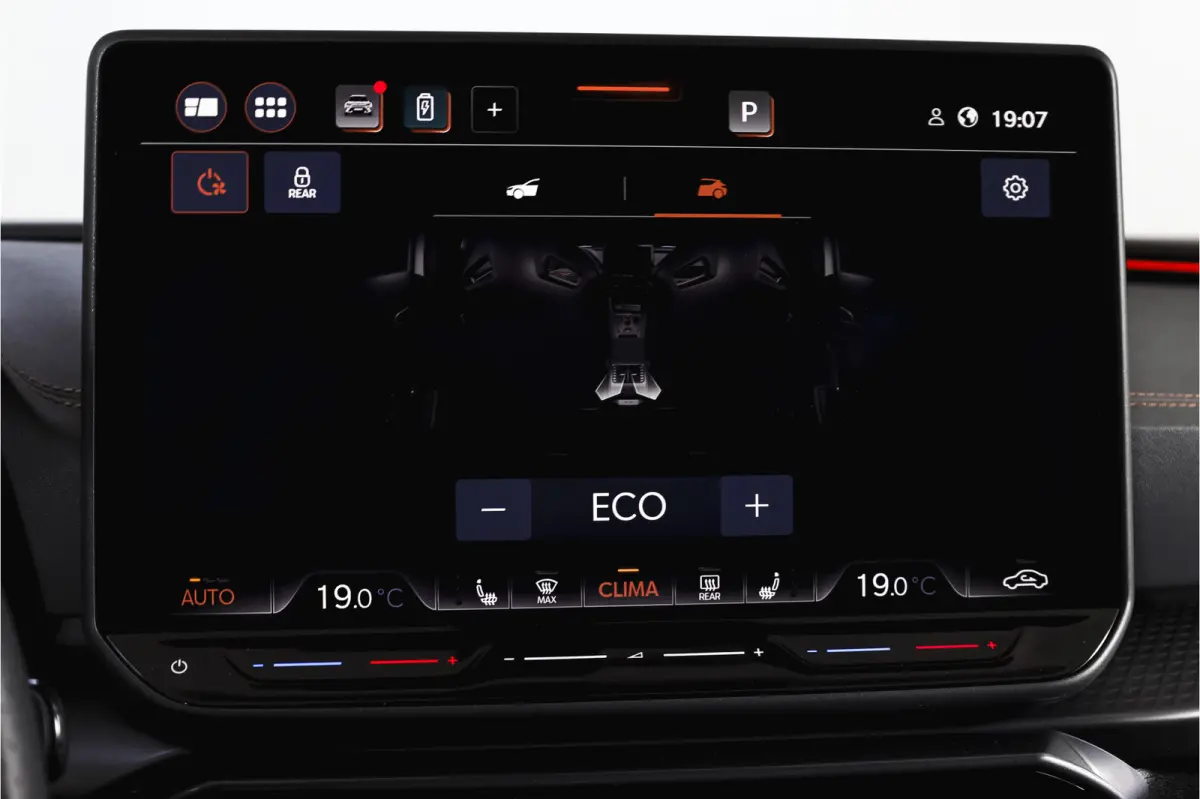 1.5 TSI e-Hybrid 272 PK VZ Extreme | S/k-Panodak | Dig. Cockpit | Adapt. Cruise | Stoel-+ Stuurverw. PDC | 360 Camera | NAV + App. Connect | ECC | Elek. Klep | LM 19" | 7989