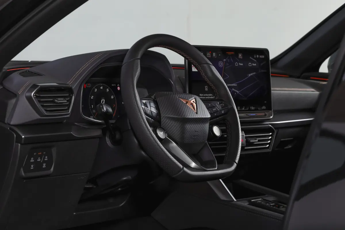 1.5 TSI e-Hybrid 272 PK VZ Extreme | S/k-Panodak | Dig. Cockpit | Adapt. Cruise | Stoel-+ Stuurverw. PDC | 360 Camera | NAV + App. Connect | ECC | Elek. Klep | LM 19" | 7989