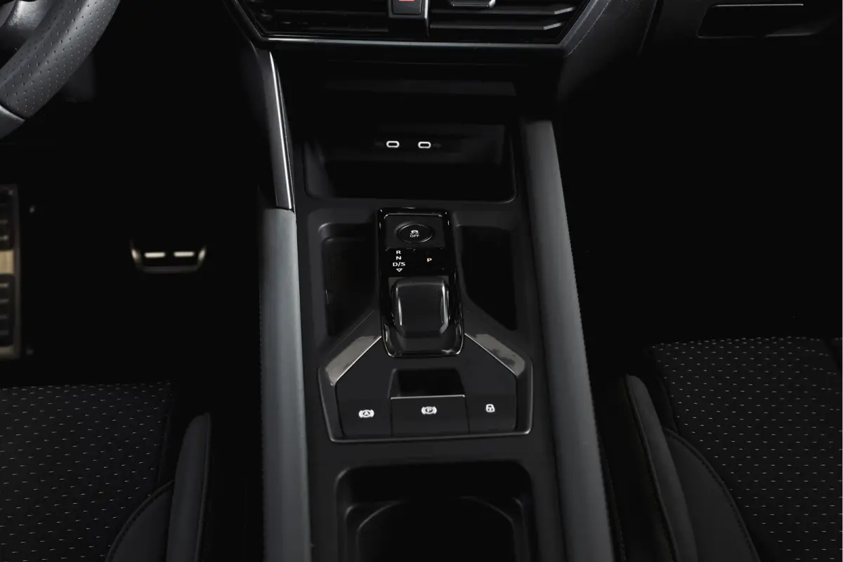 1.5 TSI e-Hybrid 272 PK VZ Extreme | S/k-Panodak | Dig. Cockpit | Adapt. Cruise | Stoel-+ Stuurverw. PDC | 360 Camera | NAV + App. Connect | ECC | Elek. Klep | LM 19" | 7976
