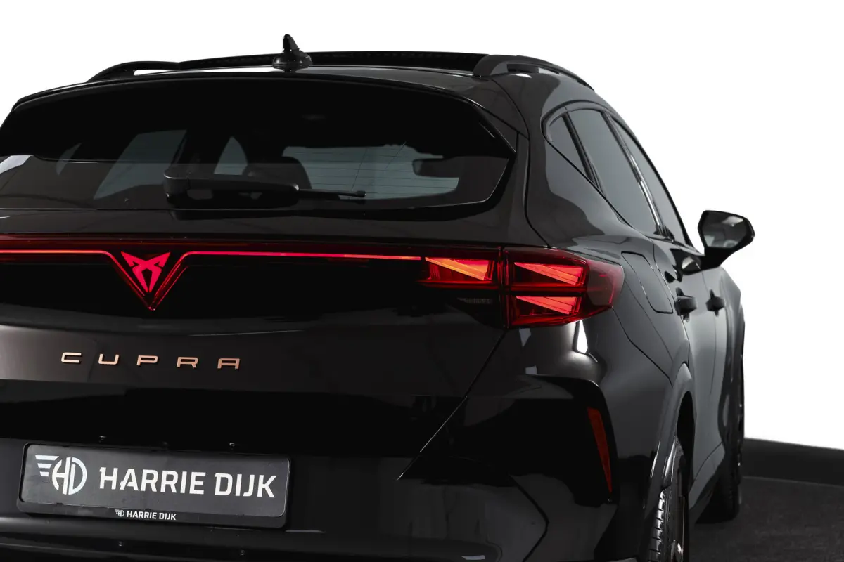 1.5 TSI e-Hybrid 272 PK VZ Extreme | S/k-Panodak | Dig. Cockpit | Adapt. Cruise | Stoel-+ Stuurverw. PDC | 360 Camera | NAV + App. Connect | ECC | Elek. Klep | LM 19" | 7976