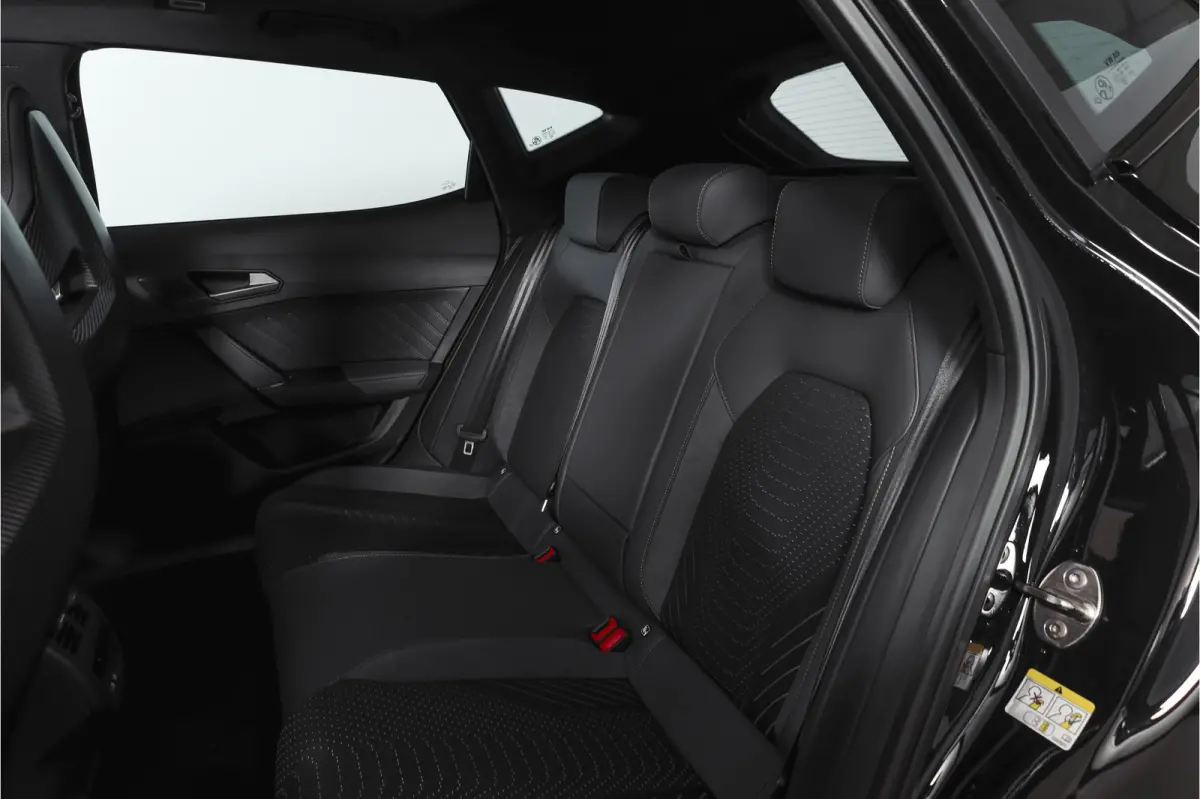 1.5 TSI e-Hybrid 272 PK VZ Extreme | S/k-Panodak | Dig. Cockpit | Adapt. Cruise | Stoel-+ Stuurverw. PDC | 360 Camera | NAV + App. Connect | ECC | Elek. Klep | LM 19" | 7976