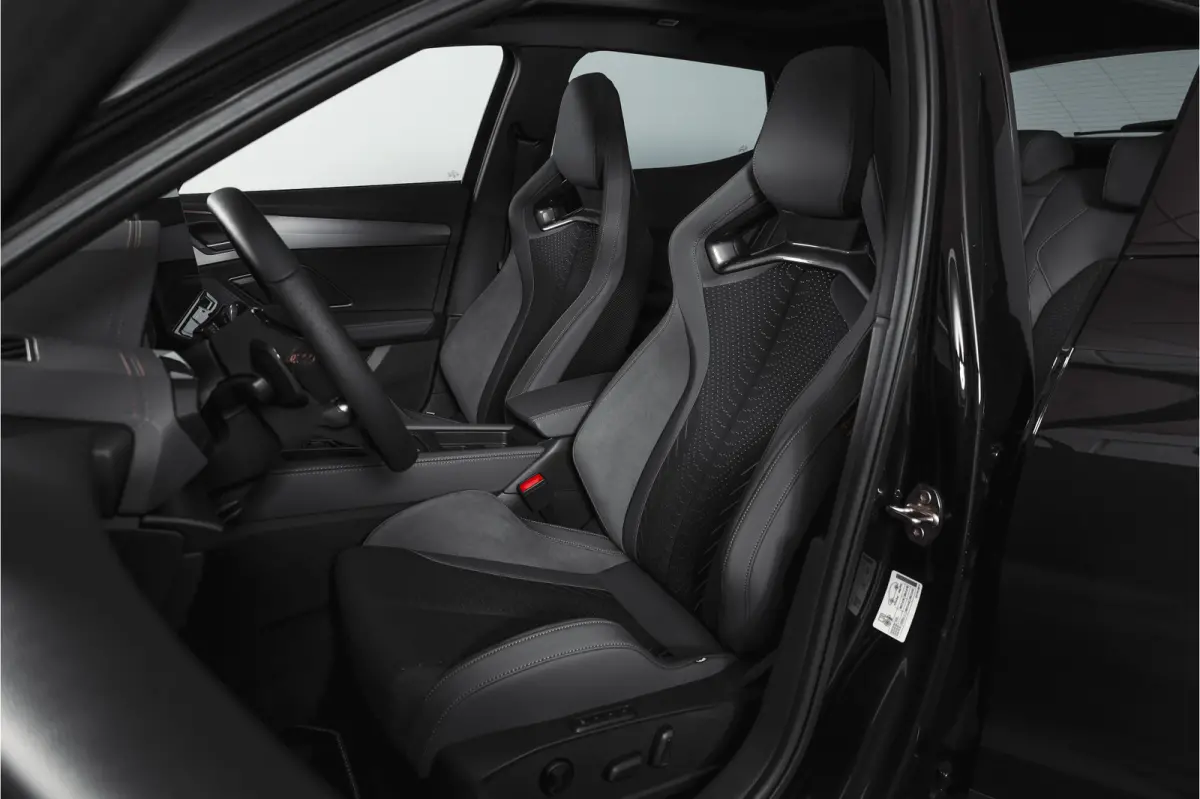 1.5 TSI e-Hybrid 272 PK VZ Extreme | S/k-Panodak | Dig. Cockpit | Adapt. Cruise | Stoel-+ Stuurverw. PDC | 360 Camera | NAV + App. Connect | ECC | Elek. Klep | LM 19" | 7976