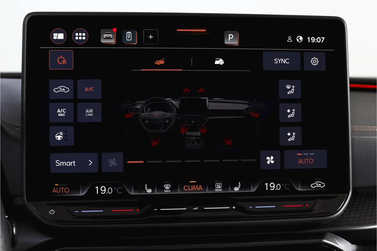 1.5 TSI e-Hybrid 272 PK VZ Extreme | S/k-Panodak | Dig. Cockpit | Adapt. Cruise | Stoel-+ Stuurverw. PDC | 360 Camera | NAV + App. Connect | ECC | Elek. Klep | LM 19" | 7976