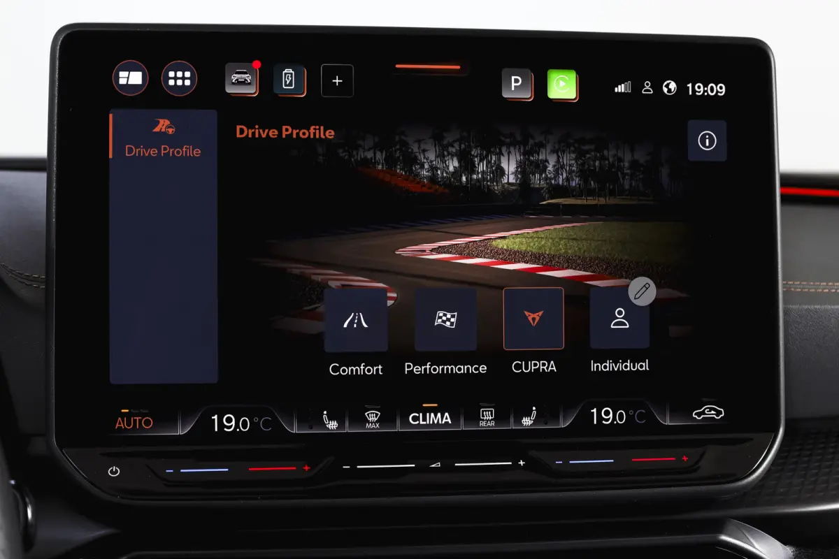 1.5 TSI e-Hybrid 272 PK VZ Extreme | S/k-Panodak | Dig. Cockpit | Adapt. Cruise | Stoel-+ Stuurverw. PDC | 360 Camera | NAV + App. Connect | ECC | Elek. Klep | LM 19" | 7976