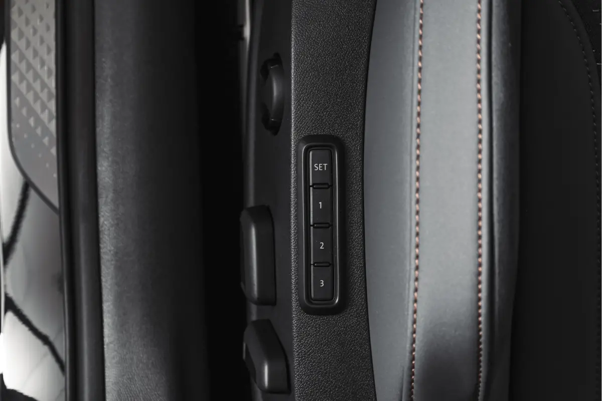 1.5 TSI e-Hybrid 272 PK VZ Extreme | S/k-Panodak | Dig. Cockpit | Adapt. Cruise | Stoel-+ Stuurverw. PDC | 360 Camera | NAV + App. Connect | ECC | Elek. Klep | LM 19" | 7976