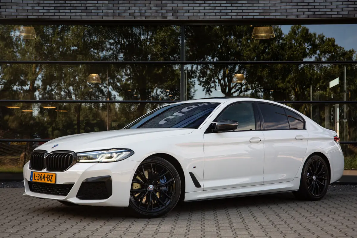 540i High Executive M-Sport , Bowers&Wilkins, NAP, HUD, Laser, Schuif/Kanteldak