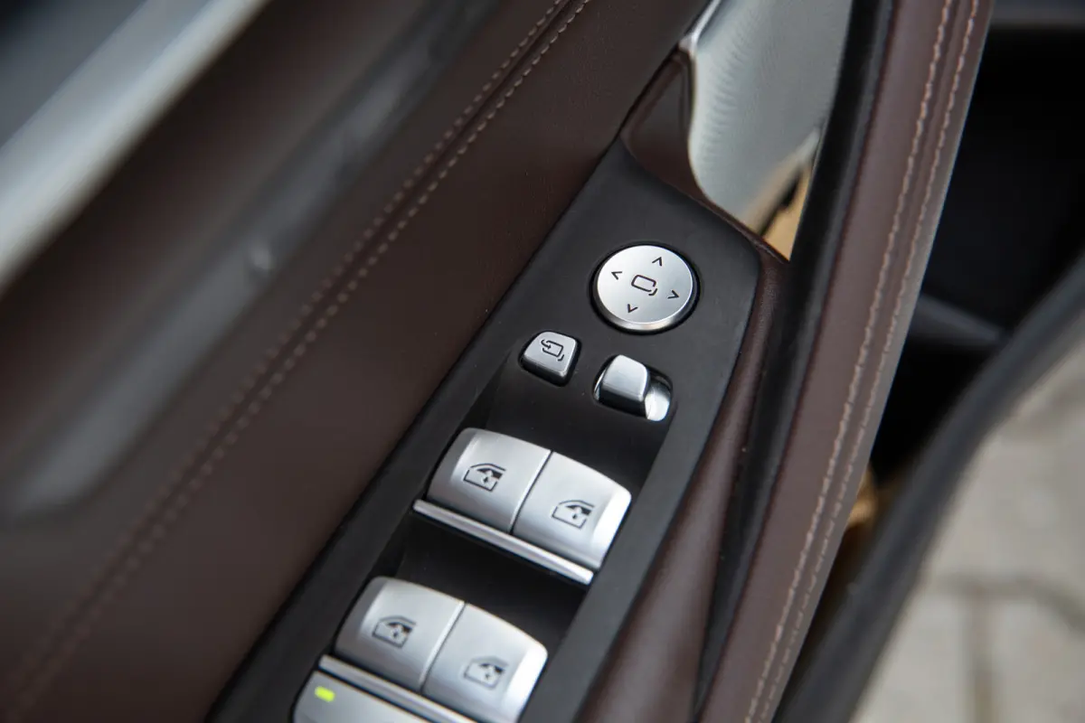 540i High Executive M-Sport , Bowers&Wilkins, NAP, HUD, Laser, Schuif/Kanteldak
