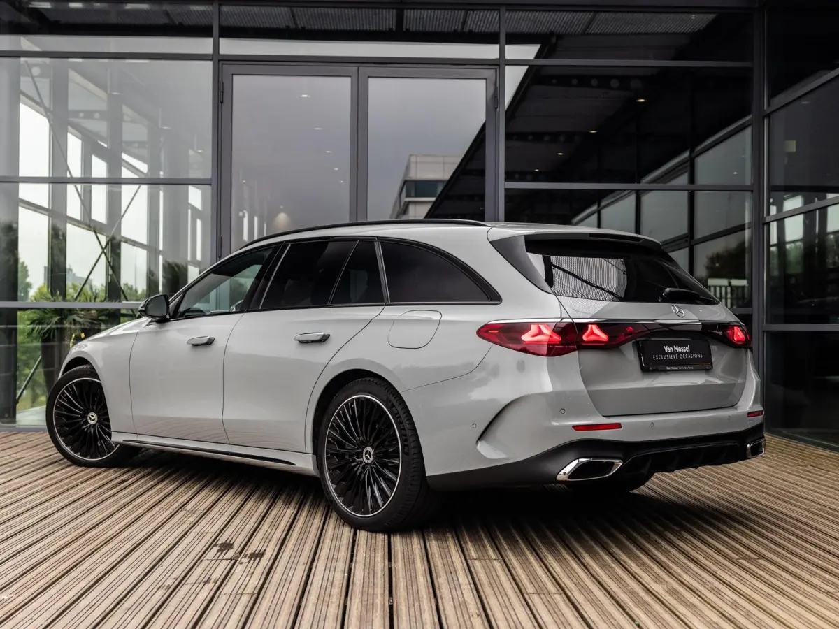 300 e Sport Edition | AMG LINE | ALPINE GRIJS | BURMESTER | SUPERSCREEN | STOELMEMORY | TREKHAAK | PANORAMA/SCHUIF-KANTELDAK | NIGHT PAKKET | 20 INCH ZWART MULTISPAAK | KEYLESS | NL AUTO | 1