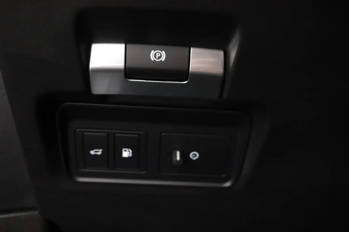 1.5 P300e AWD(DealerOnderH, Navi, Stuur/stoelV, Camera, Trekhaak, Carplay, Etc)