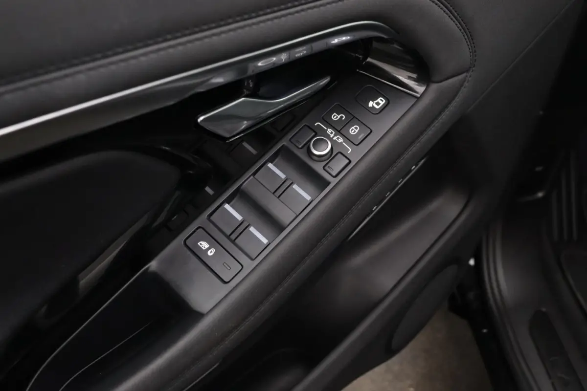 1.5 P300e AWD(DealerOnderH, Navi, Stuur/stoelV, Camera, Trekhaak, Carplay, Etc)
