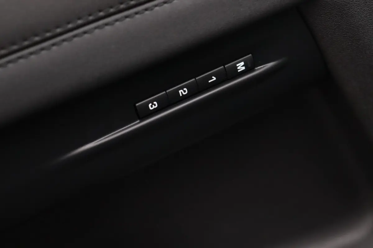 1.5 P300e AWD(DealerOnderH, Navi, Stuur/stoelV, Camera, Trekhaak, Carplay, Etc)